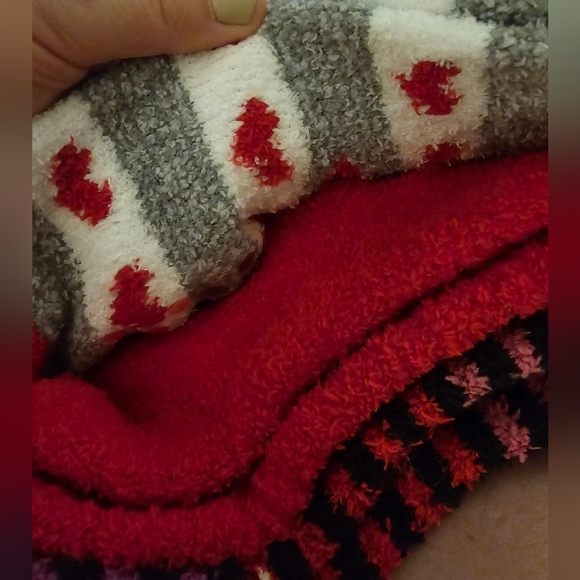 3 pack Christopher & Banks fuzzy Valentines socks - Picture 7 of 7